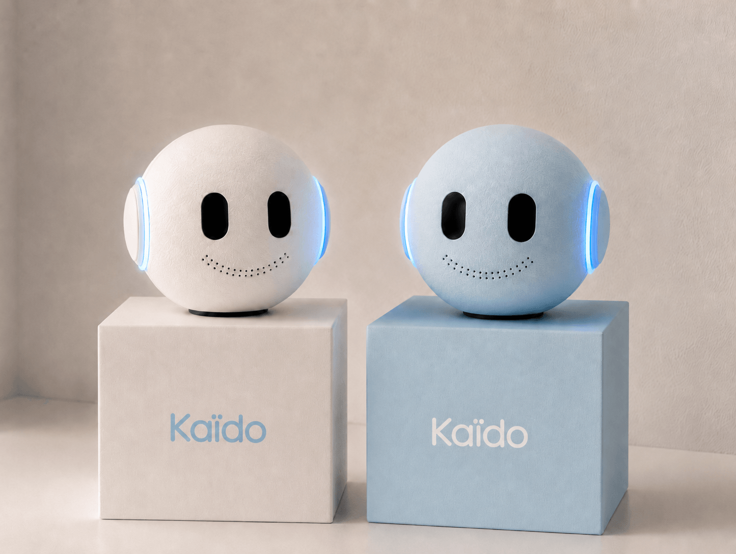 Two KAÏDO spheres, cream and blue